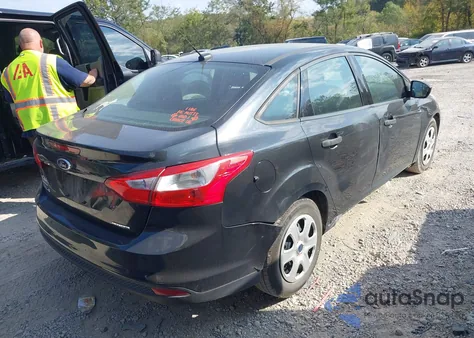 2014 Ford Focus S z USA, uszkodzony, nr VIN 1FADP3E29EL245318